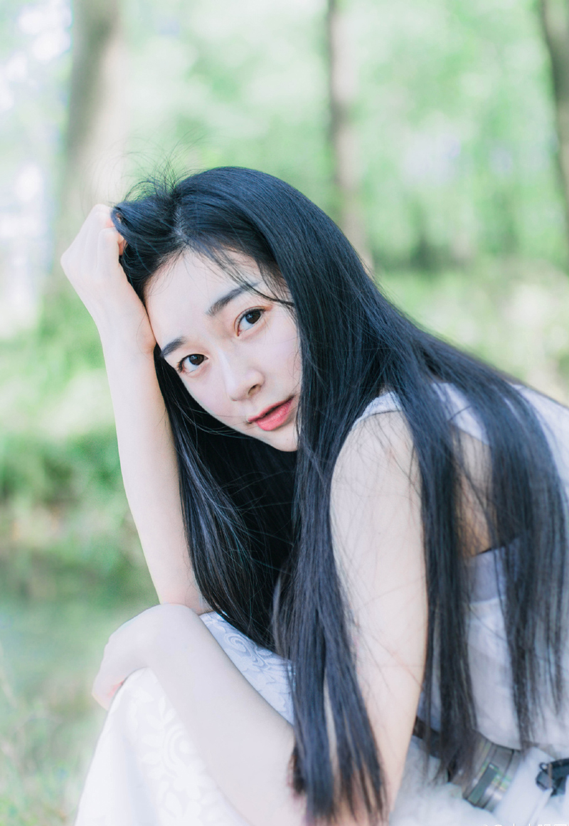 围在城里的人想逃出来，站在城外的人想冲进去，婚姻也罢事业也罢，人生的欲望大都如此。